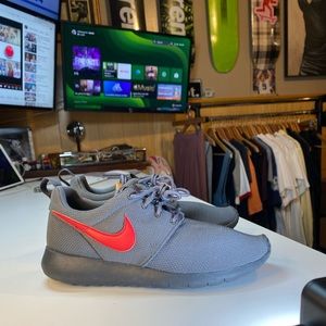 Nike Flyknit Roshe One (GS) Dark Grey/ Red Swoosh
Size 4.5